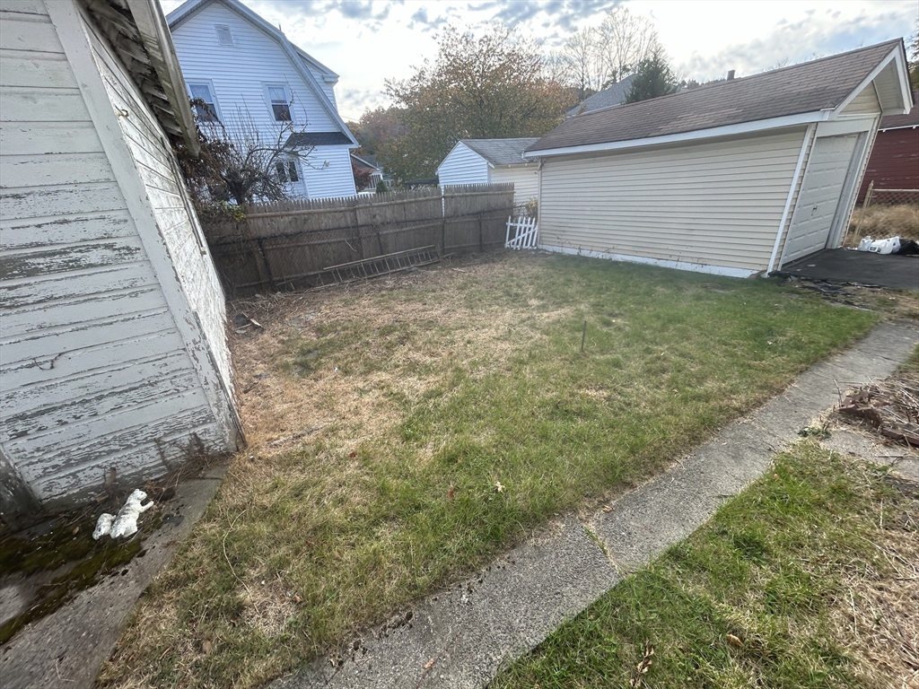 6 Lillian Rd