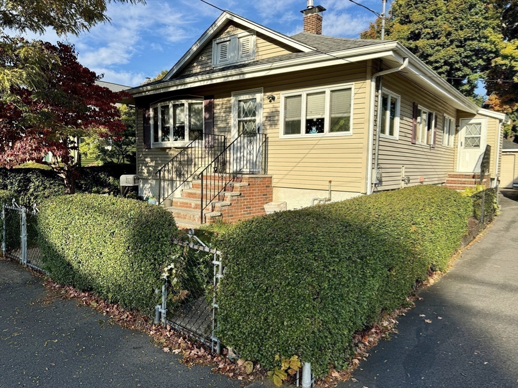 217 Holbrook Rd