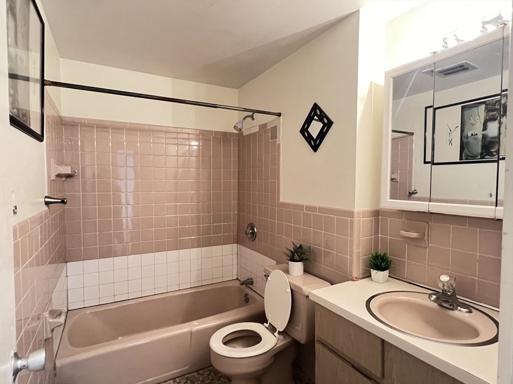 16 Nelson Dr. # 3B