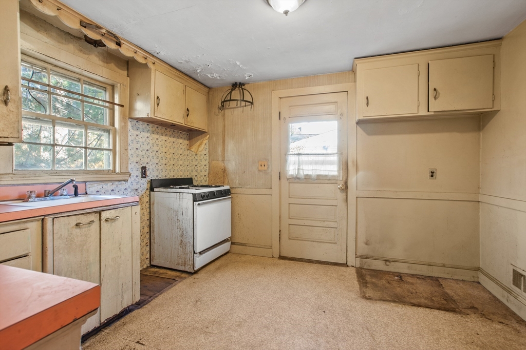 6 Eleanor Rd