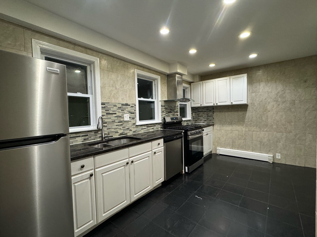 677 Union St # 1