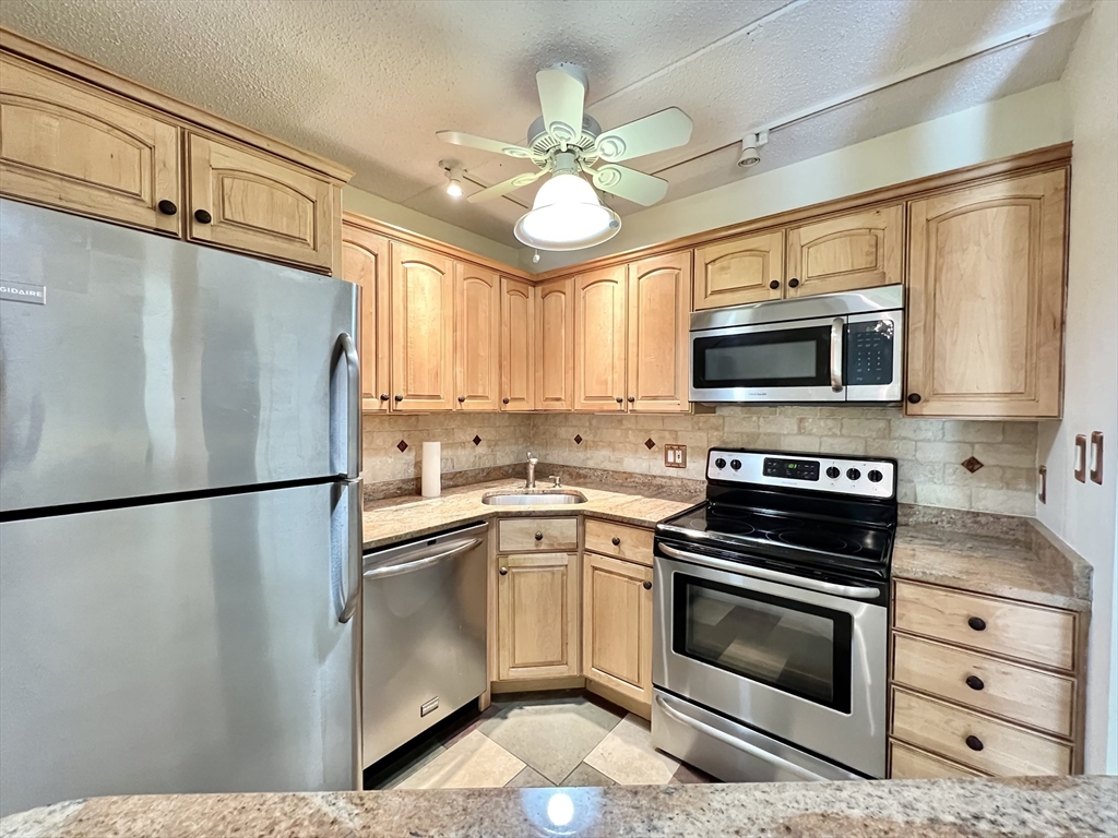 366 Quincy Ave Unit: 401