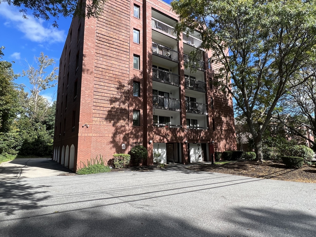366 Quincy Ave Unit: 401
