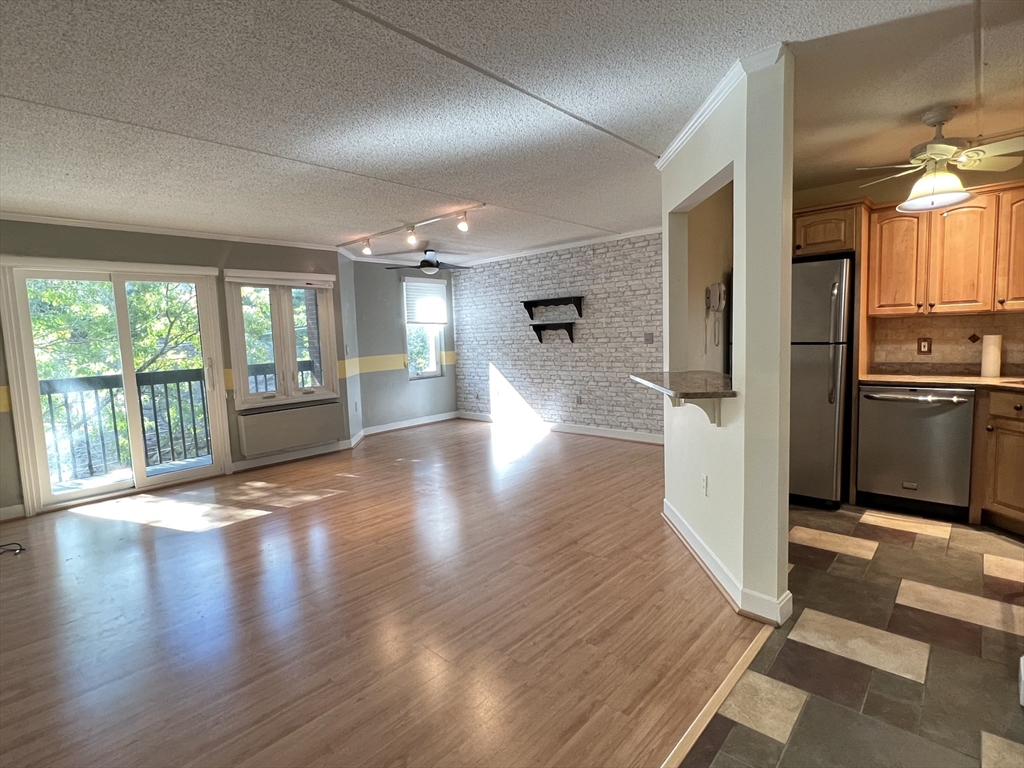 366 Quincy Ave Unit: 401