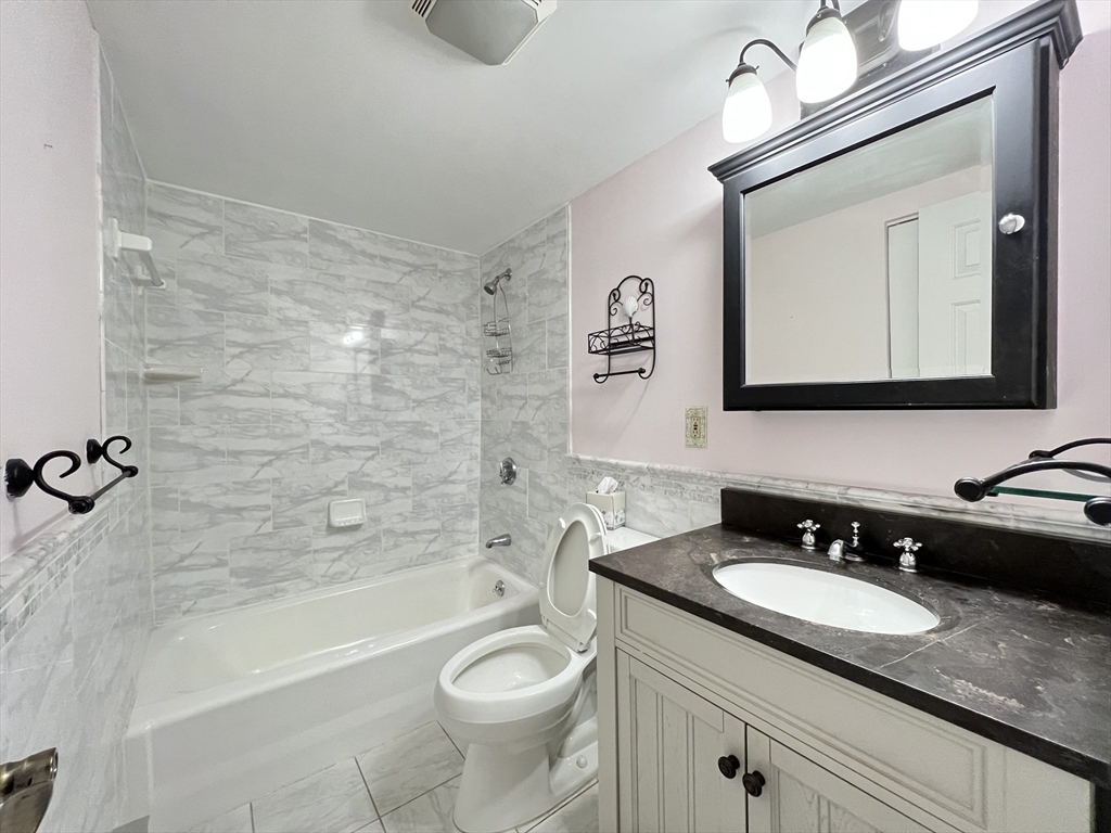 366 Quincy Ave Unit: 401