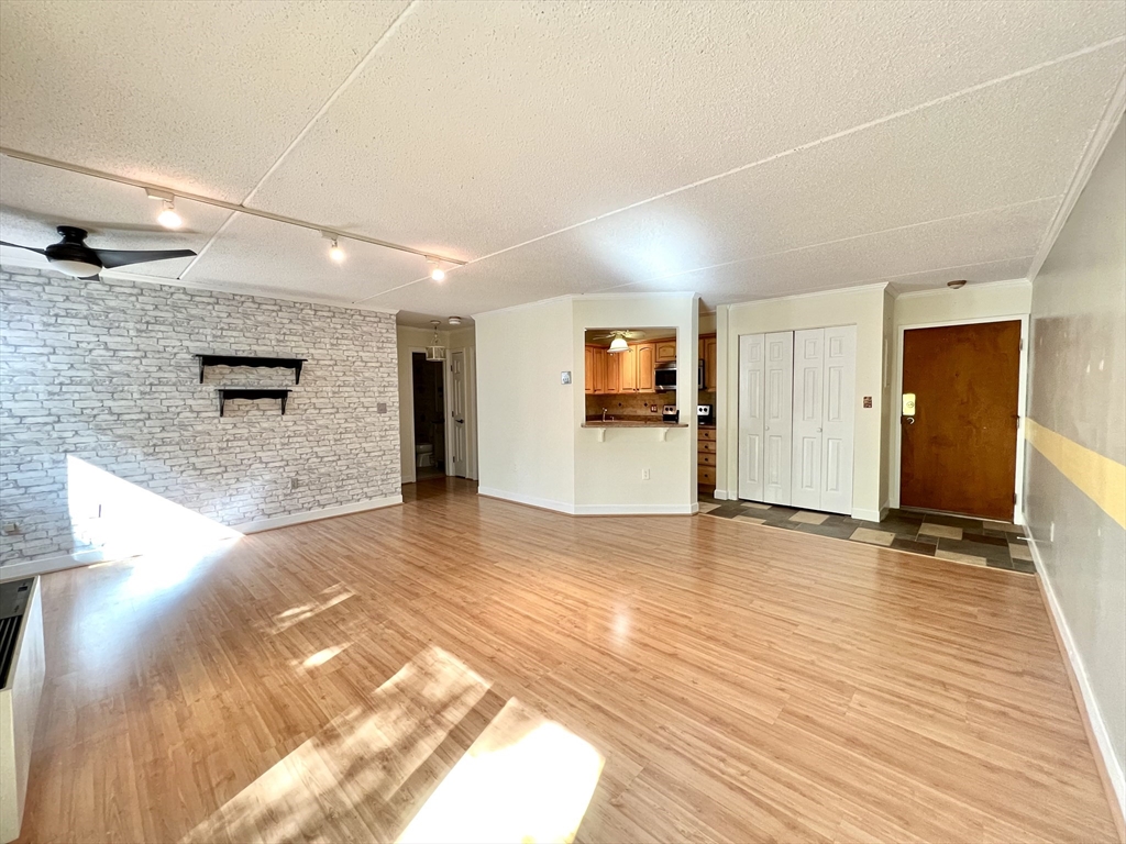 366 Quincy Ave Unit: 401