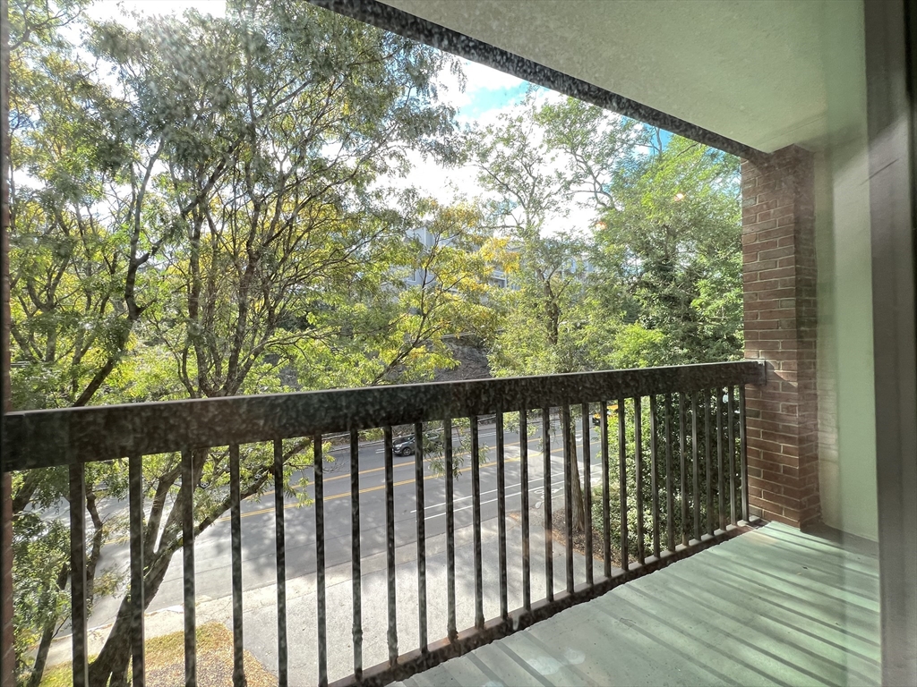 366 Quincy Ave Unit: 401