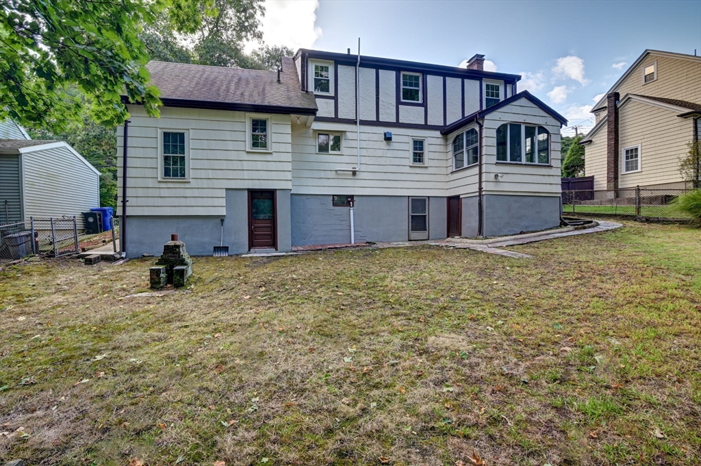 189 Robbins St