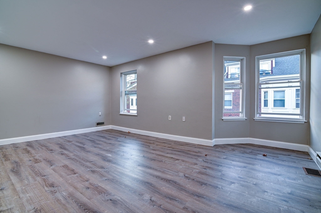 152 Quincy Shore Dr Unit: 24