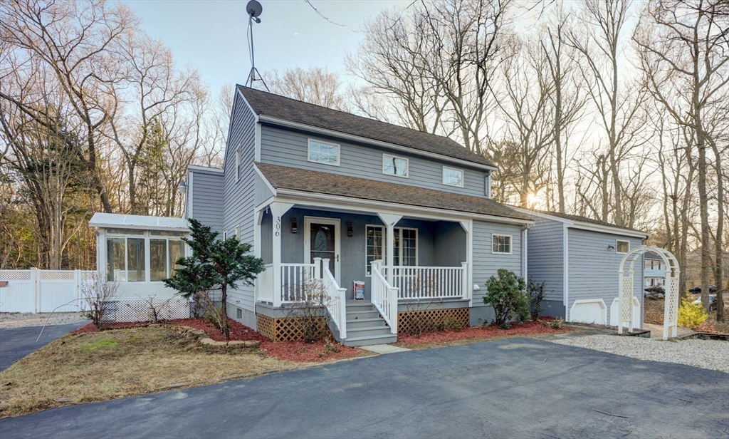 306 Grove St