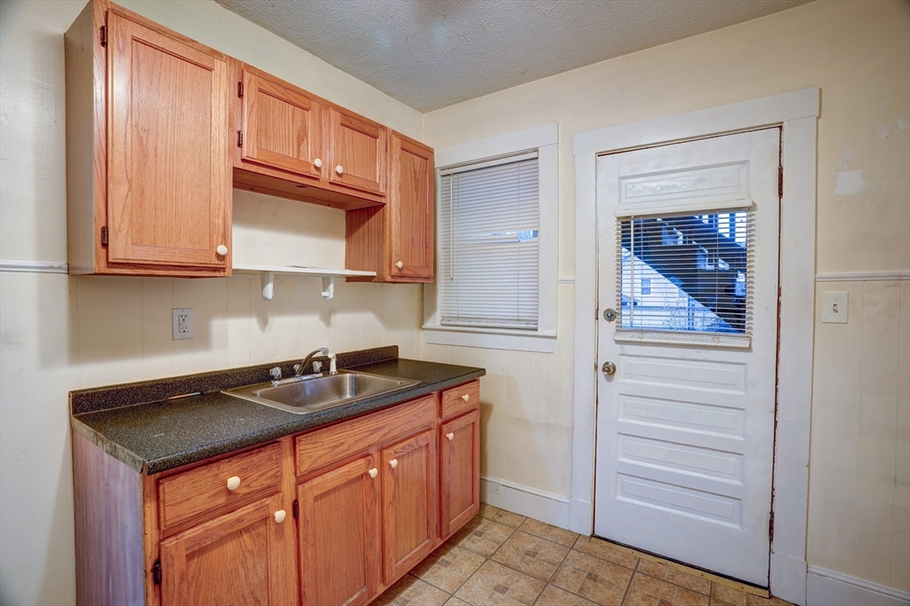 60 Raycroft Street # 1L