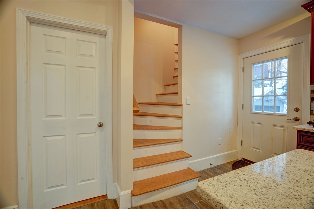 31 Rockland St Unit: 1st floor