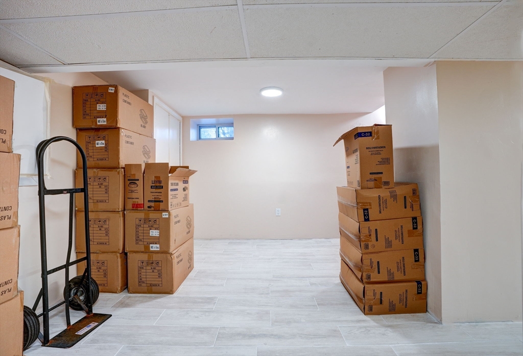 31 Rockland St Unit: 1st floor