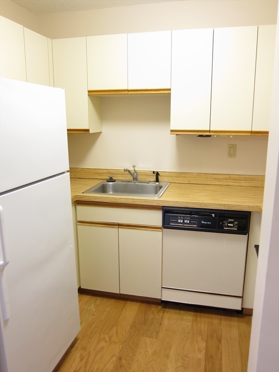 90 Quincy Shore Drive Unit: 706