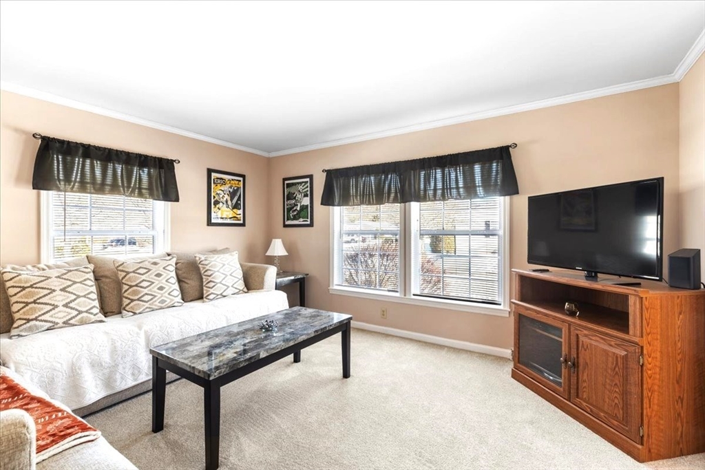 4 Knollwood Dr