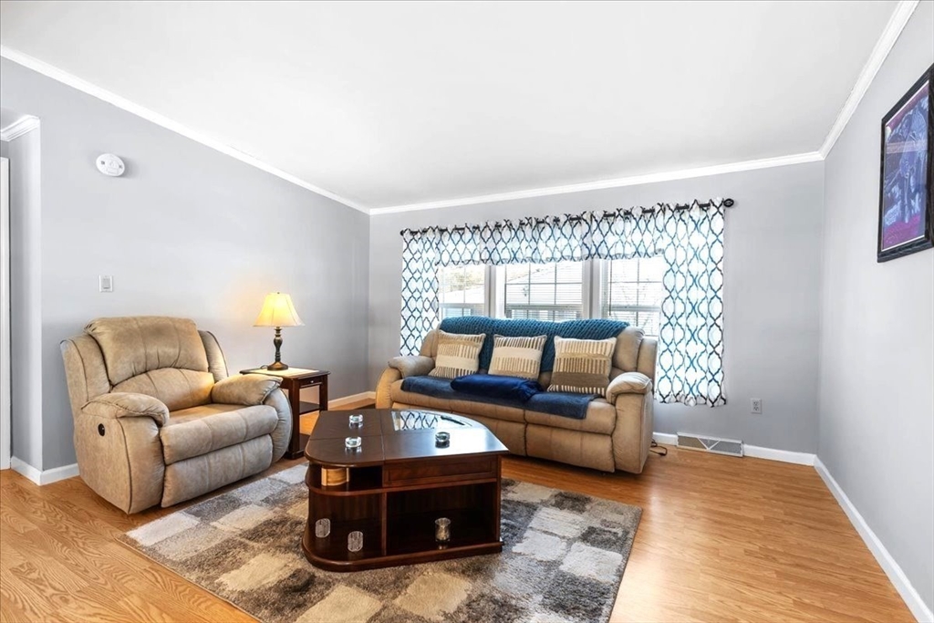4 Knollwood Dr