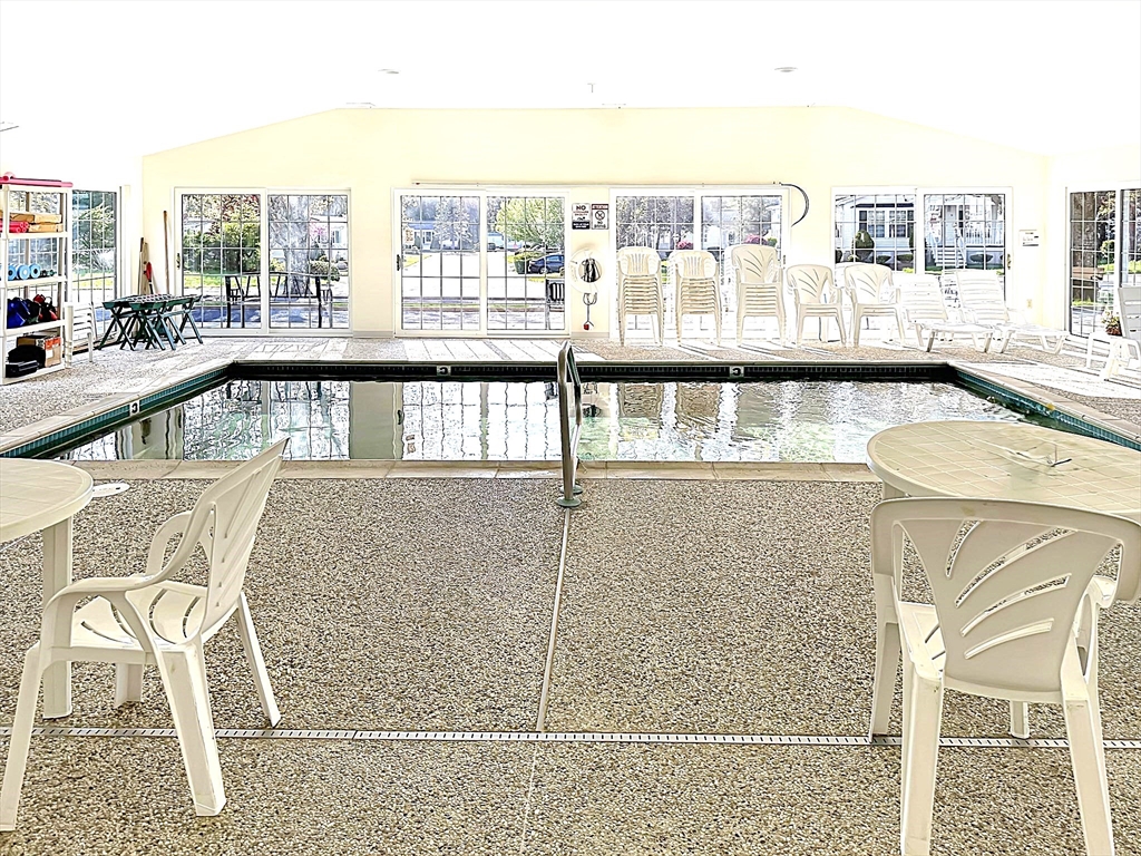 4 Knollwood Dr