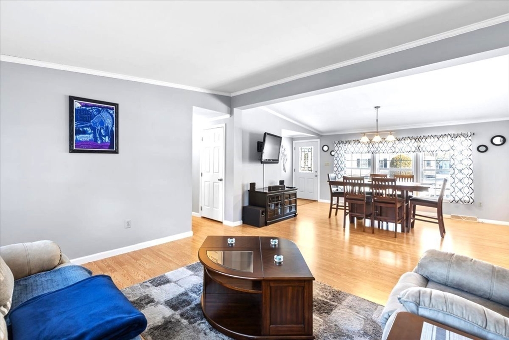 4 Knollwood Dr