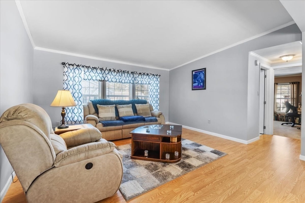 4 Knollwood Dr