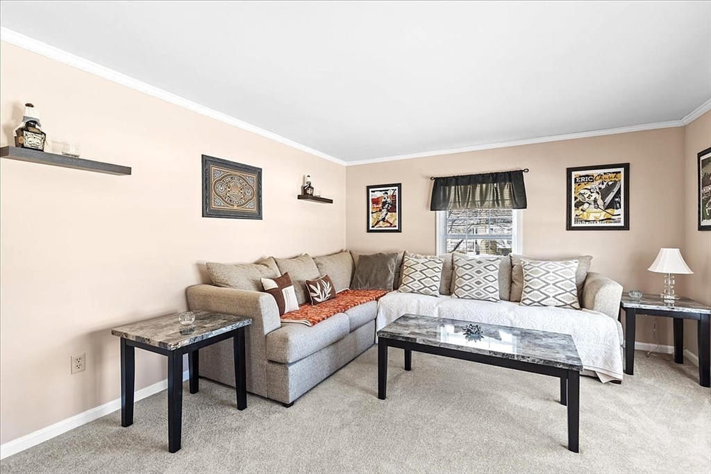 4 Knollwood Dr