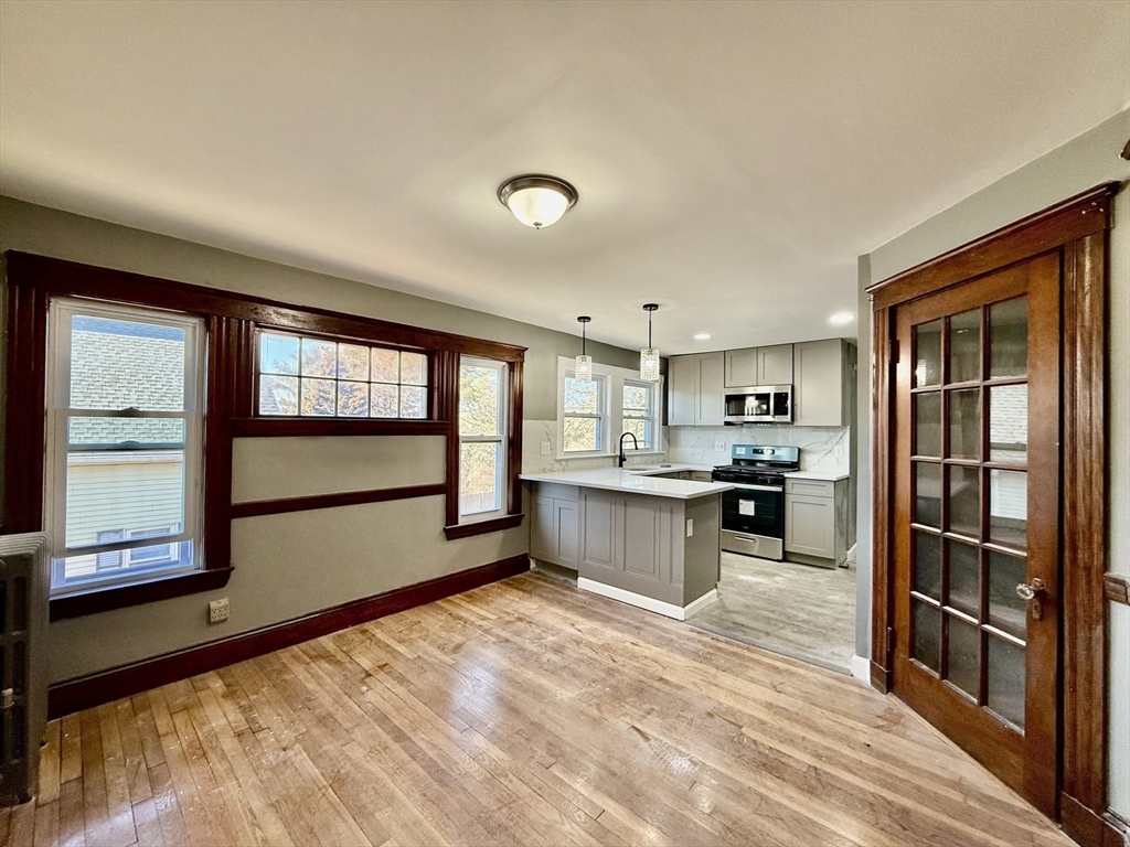 152 Fayette St # 2L