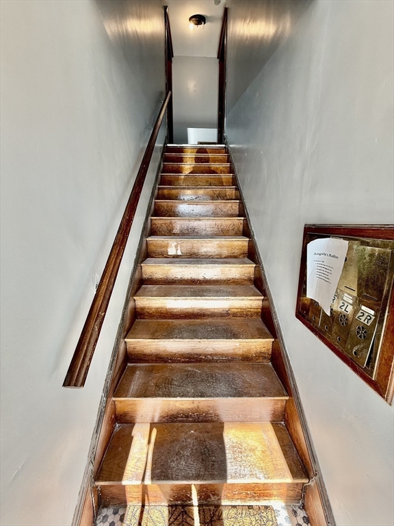 152 Fayette St # 2L