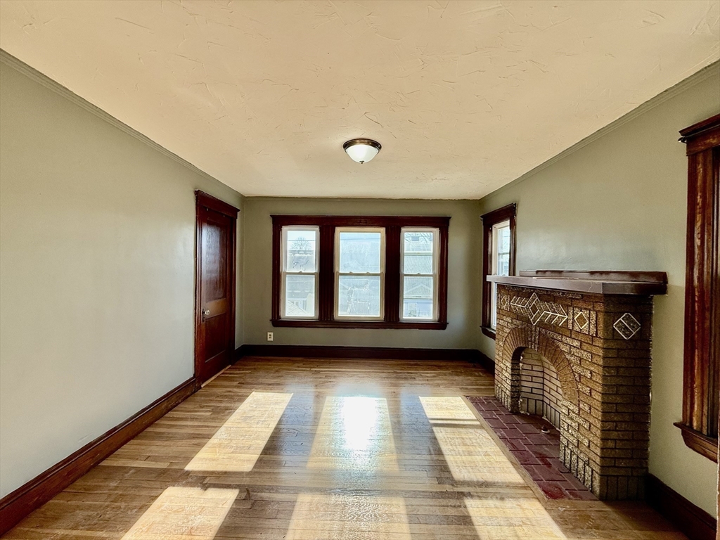 152 Fayette St # 2L