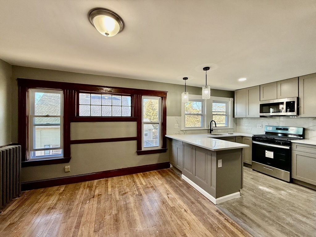 152 Fayette St # 2L