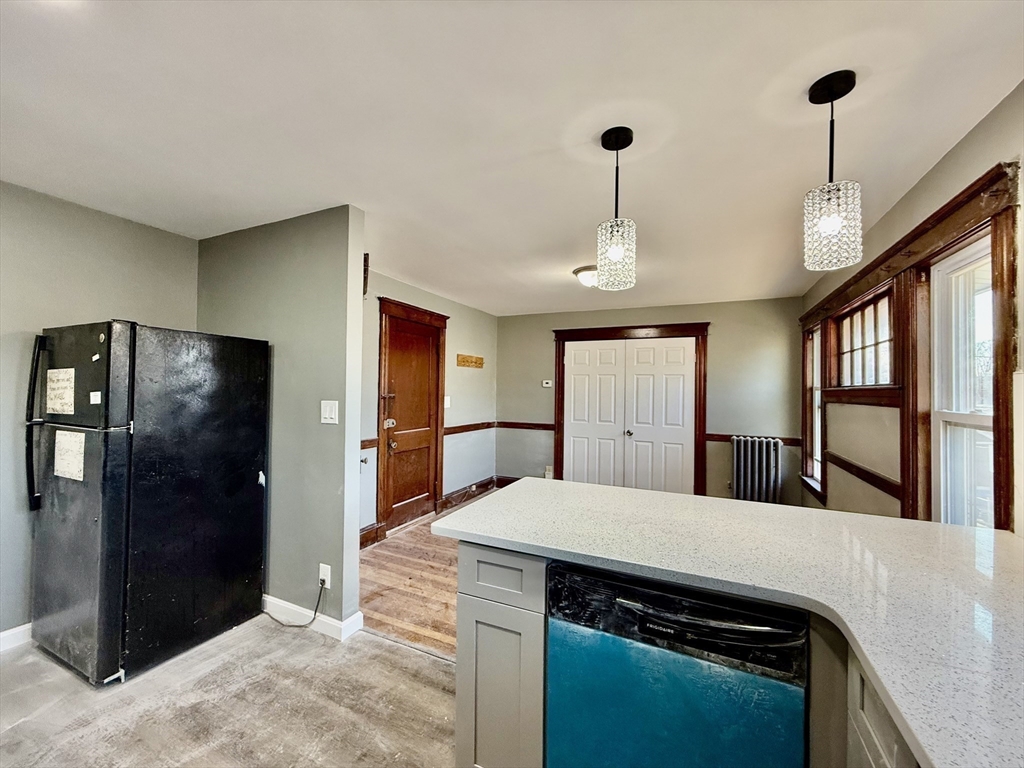 152 Fayette St # 2L