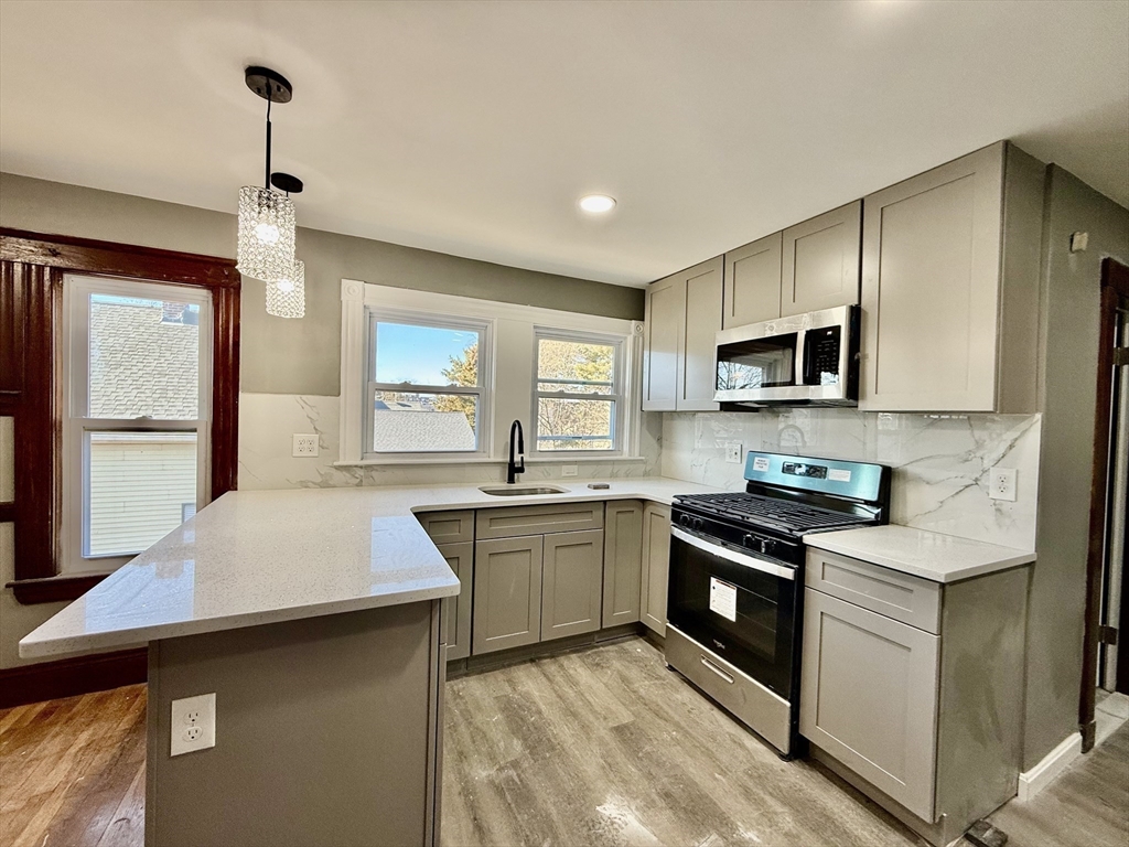 152 Fayette St # 2L