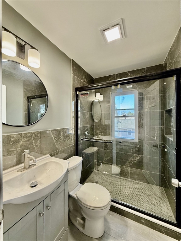 152 Fayette St # 2L