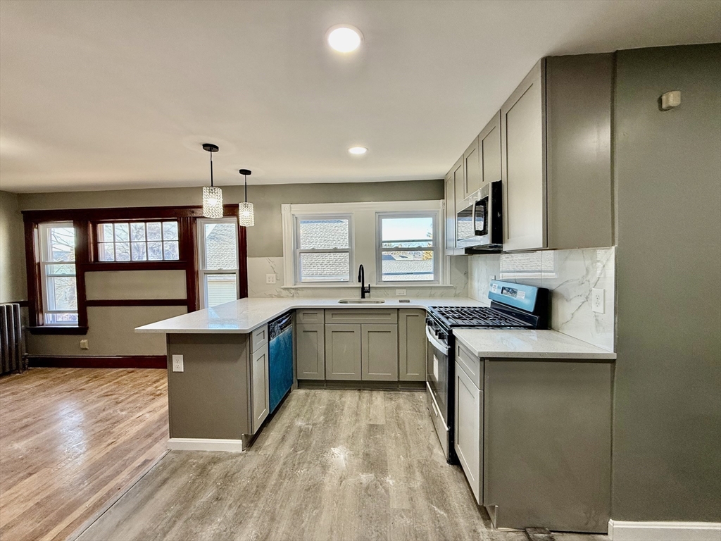 152 Fayette St # 2L