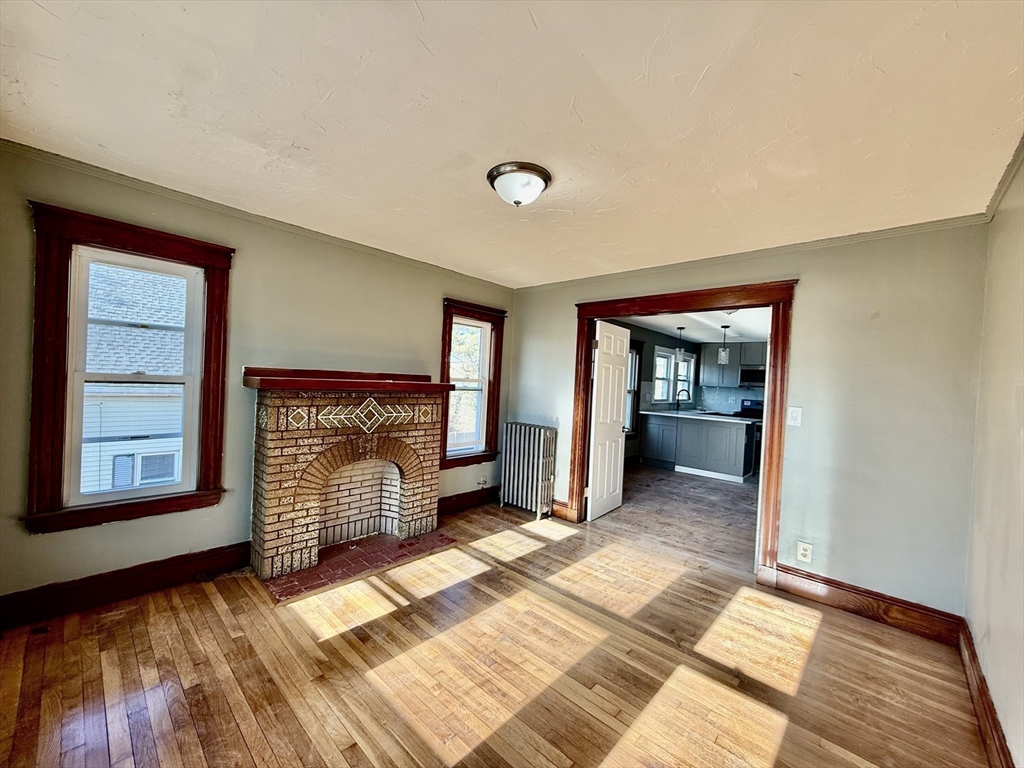 152 Fayette St # 2L