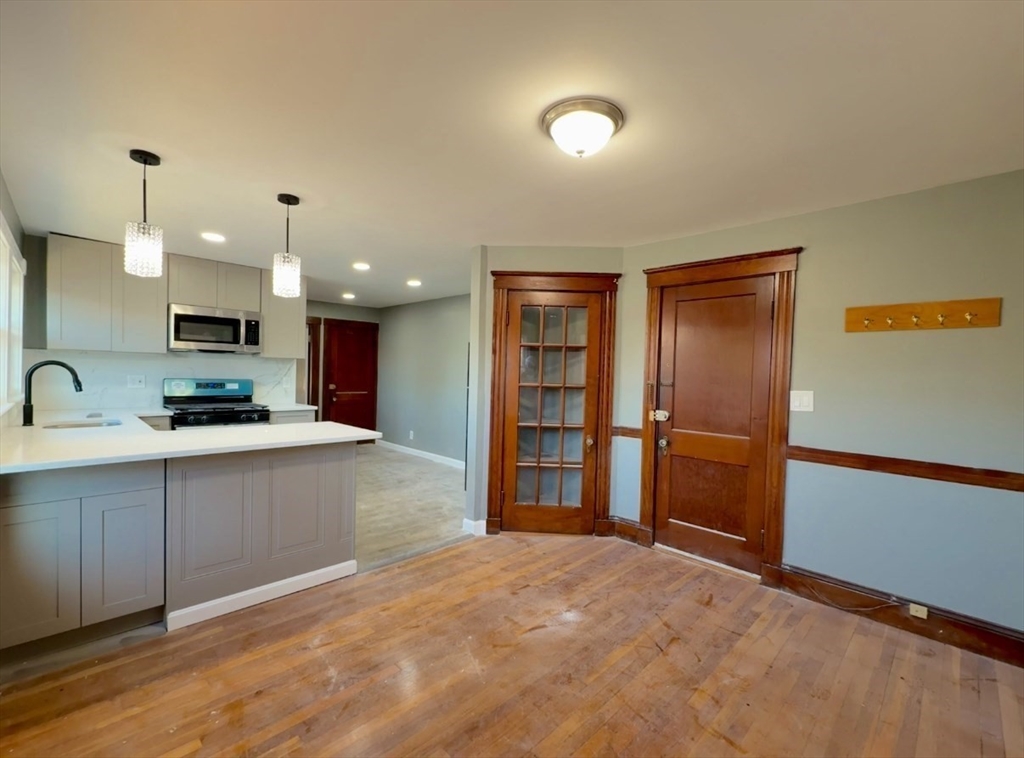 152 Fayette St # 2L
