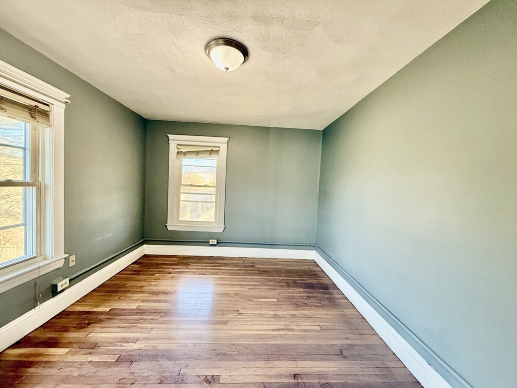 152 Fayette St # 2L
