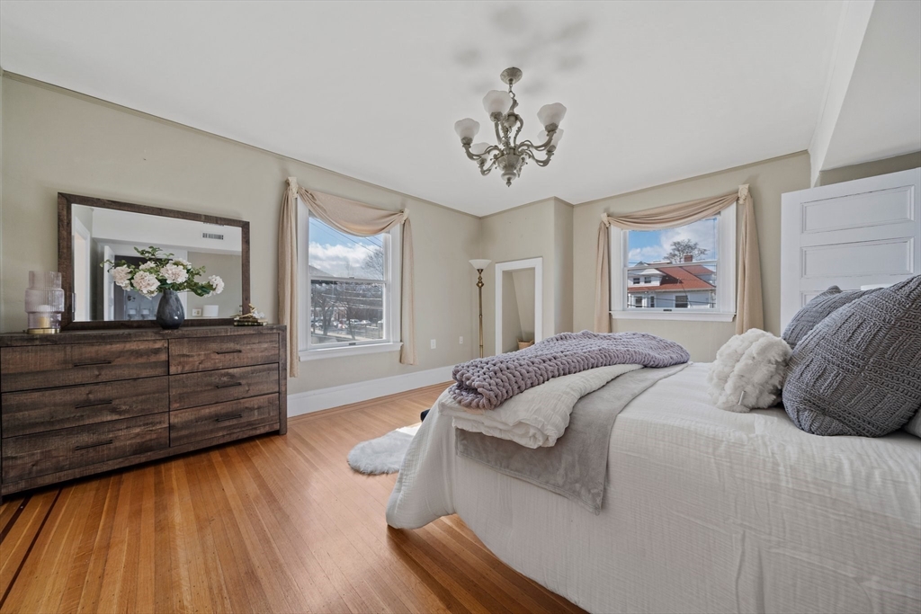 33 Whitney Rd