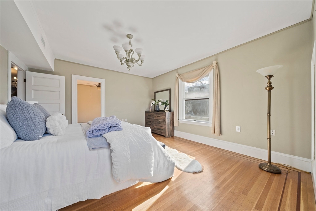 33 Whitney Rd