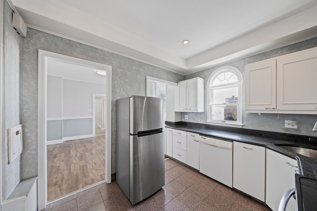 33 Whitney Rd