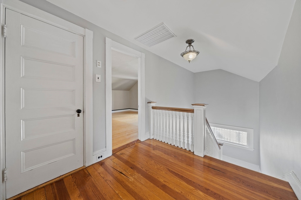 33 Whitney Rd