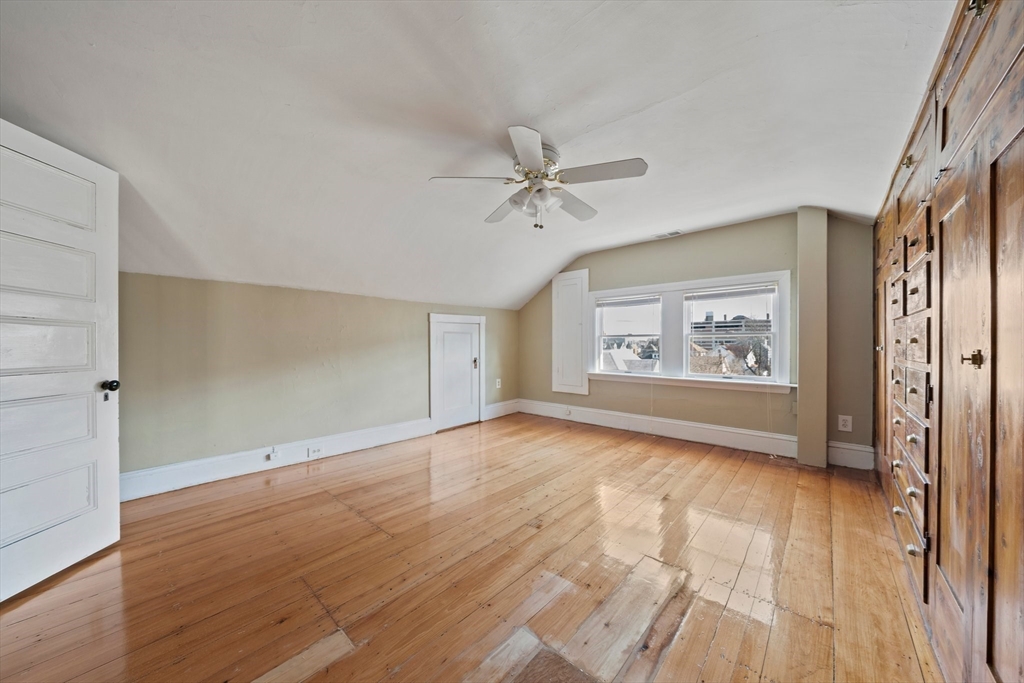33 Whitney Rd