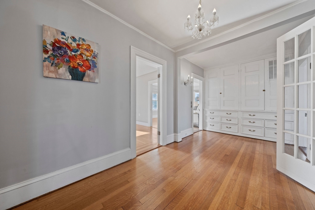 33 Whitney Rd