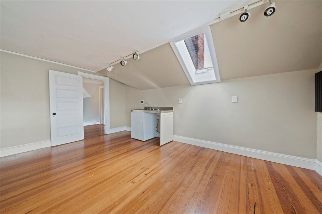 33 Whitney Rd