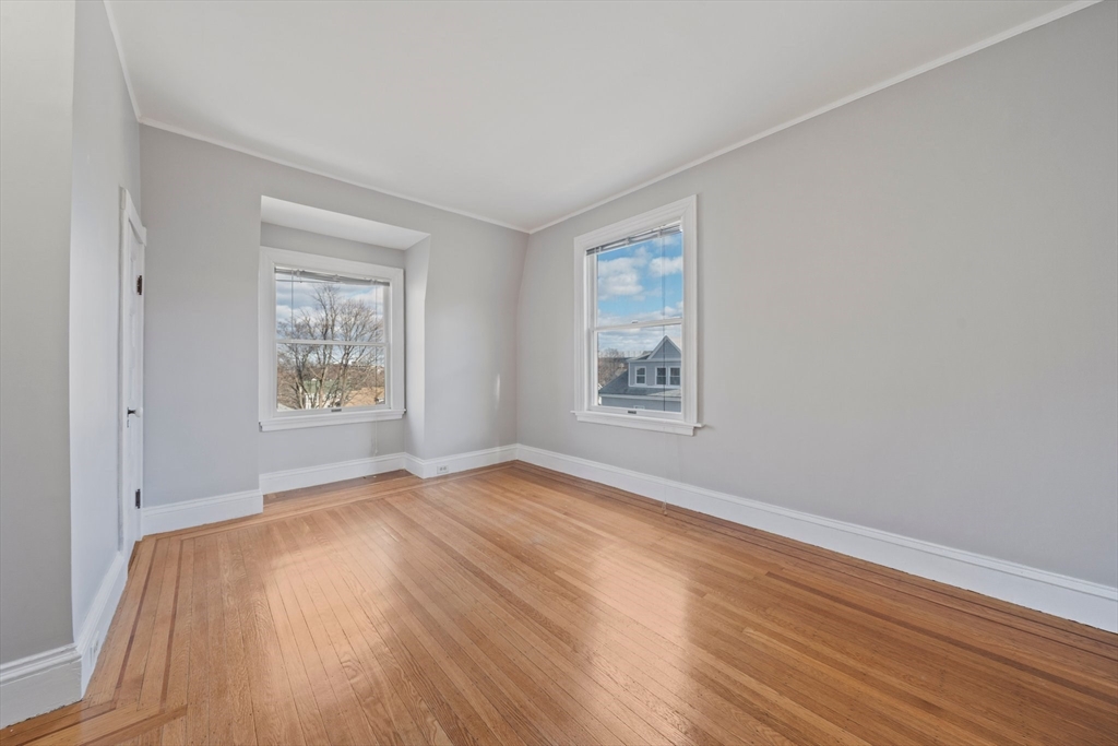 33 Whitney Rd