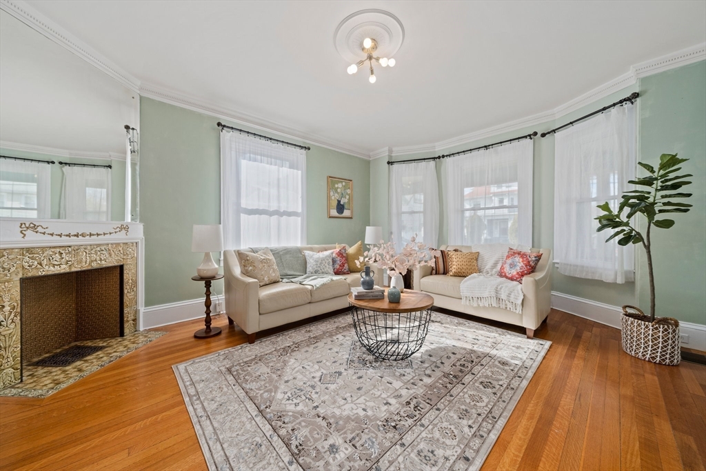 33 Whitney Rd