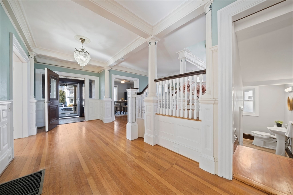 33 Whitney Rd