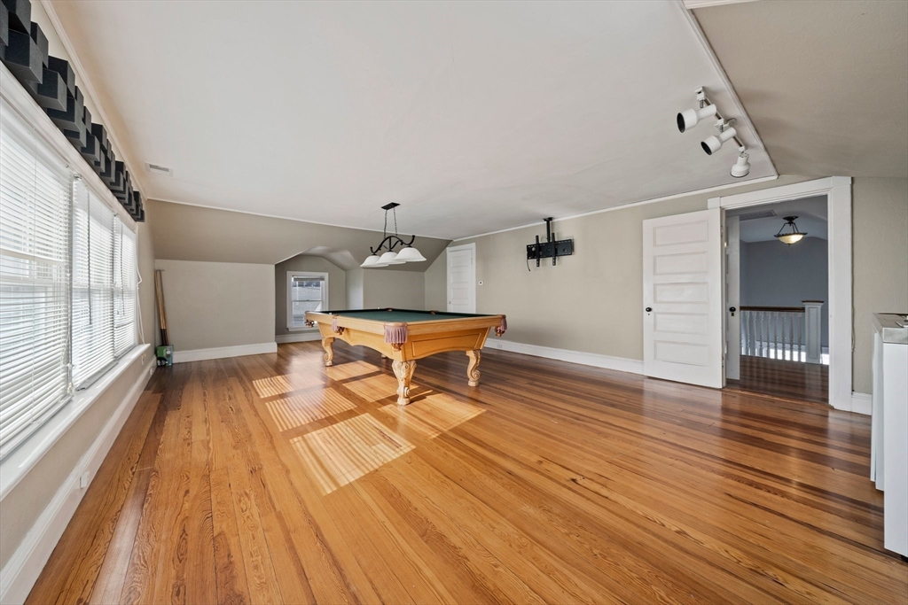 33 Whitney Rd