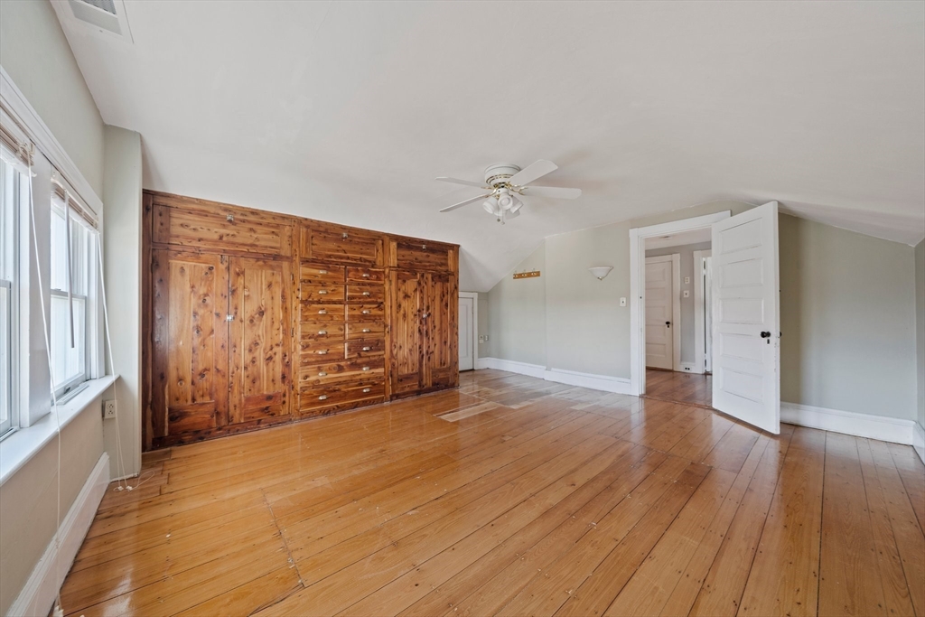33 Whitney Rd