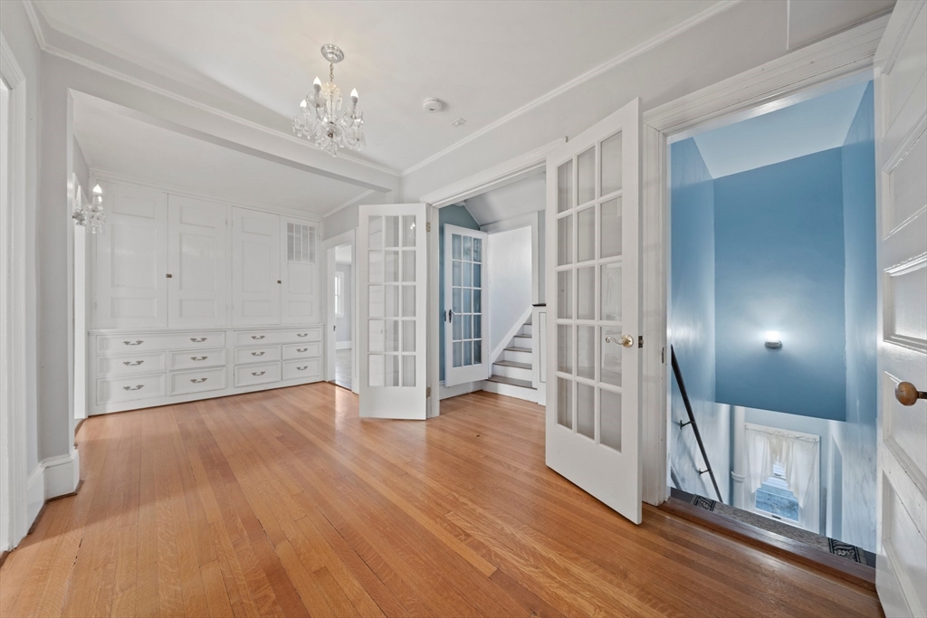 33 Whitney Rd