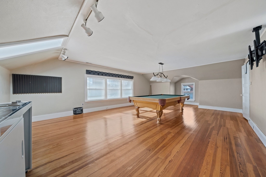 33 Whitney Rd