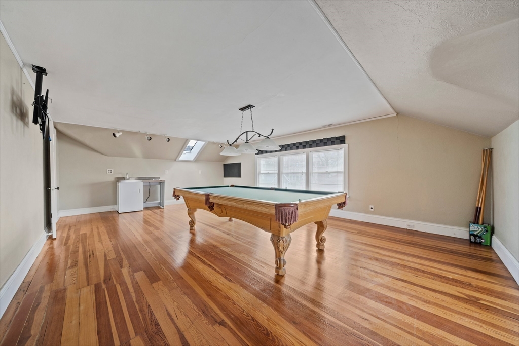 33 Whitney Rd